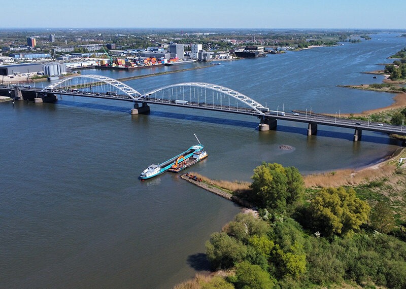 Werk aan fundering Merwedebrug start half…